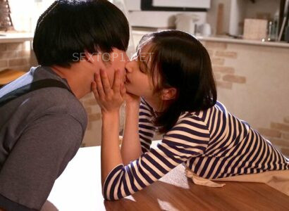 Poster of Cô gái xinh đẹp ở chổ làm mà tôi nghĩ rằng khó với tới lại bất ngờ hôn tôi