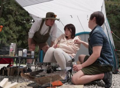 Poster of Em gái cắm trại một mình trong rừng thì được mấy anh trai đến “thăm hỏi”